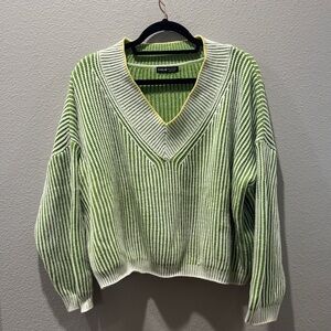 💚 Beautiful Shein Lime & Cream V-Neck Sweater – Size M 💚